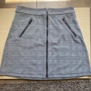 Gap Grey Plaid Skirt with Zipper Front | Size 04